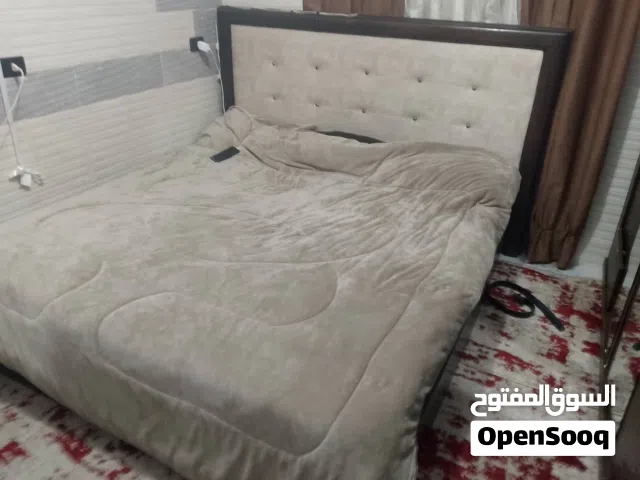 غرفه نوم للبيع خشب تفصيل مش تجاري مش ناقصها ولا اشي بس عندك للتواليت الكبير بحاجه سكك للدروج  البيع
