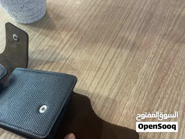 محفظة بطاقات جوده عالية جدا تم تخفيض سعرها من 2.500 الى 2 فقط. تصميم انيق و خفيف غير مزعج