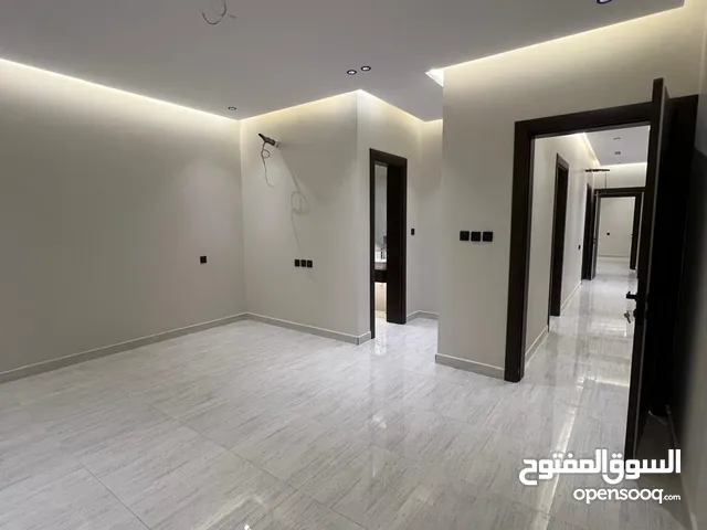 شقة للبيع 4غرف مدخلين كبيره بتشطيب حديث وبموقع مميز ومرغوب بقلب حي الروضه، شمال جدة