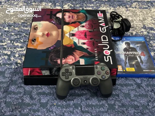 بليستيشن 4 مع جميع أغراضها مع قير و سيدي 1 بحاله ممتازه