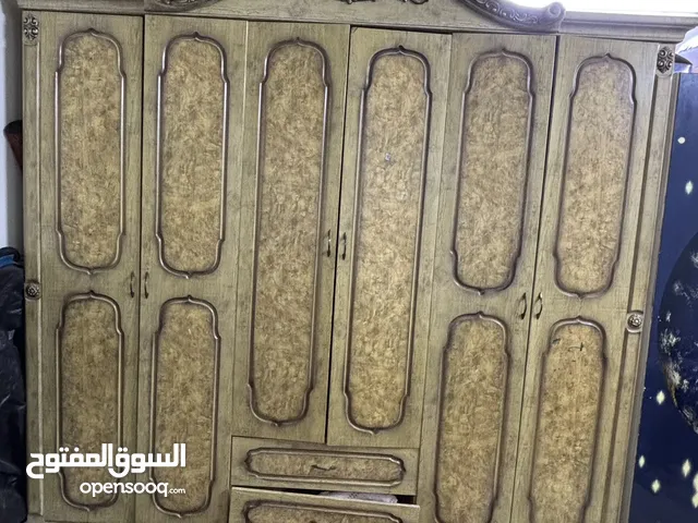 دولاب ثياب 6 أبواب بحاله ممتازه