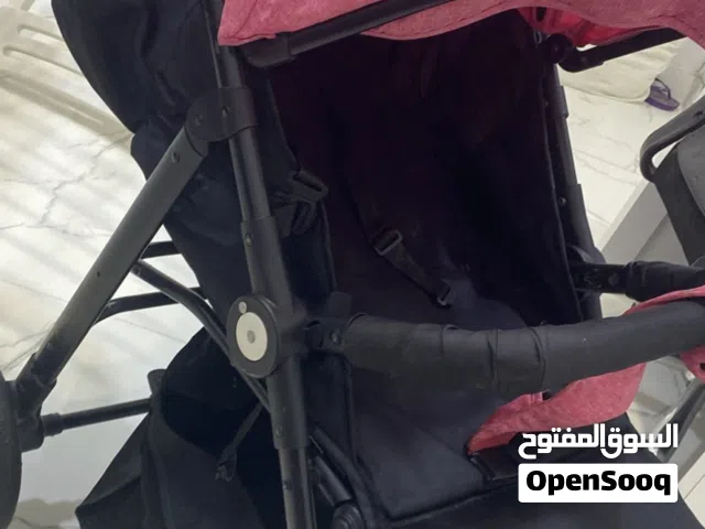 عربة أطفال Petit Bébé بحالة جيدة للبيع