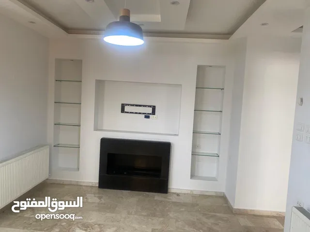 شقة فارغة للبيع او للإيجار في حي الصحابة - ref: 14582