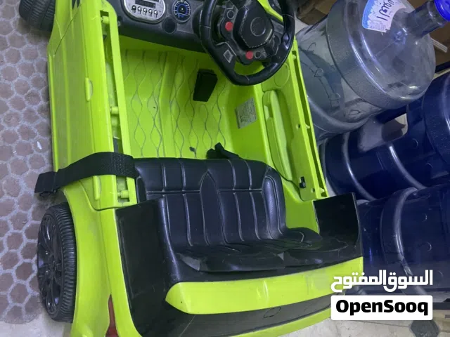سيارة أطفال