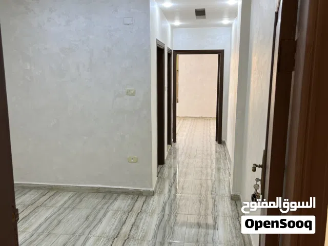 مكتب للإيجار موقع مميز قرب مجمع عمان الجديد والمحكمة الشرعية مقابل صالة حياة اربد أول فني