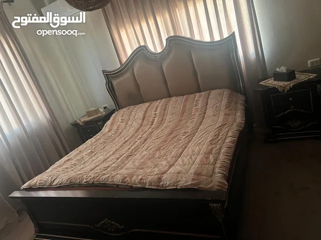 عفش بيت كامل مع الكهربائيات بحالة جيدة بداعي السفر الرجاء من الاخوة التجار عدم الاتصال بدون احراج