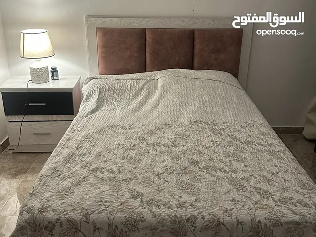 غرفة نوم كاملة ميني ماستر مستعمل للبيع / تحتاج صيانة خفيفة / لونها مميز وجميل / ابيض واسود