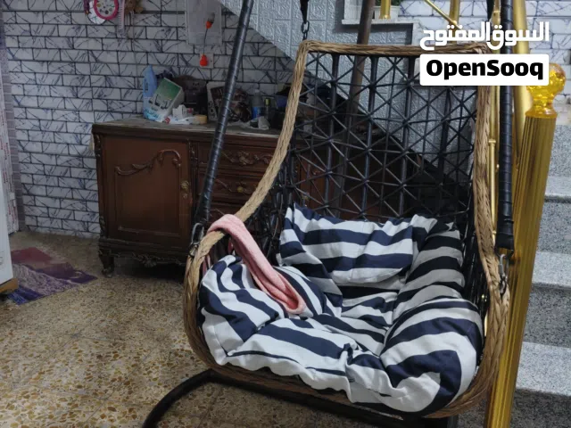 مرجوحة نظيفة موديل حديث للبيع وبيها مجال