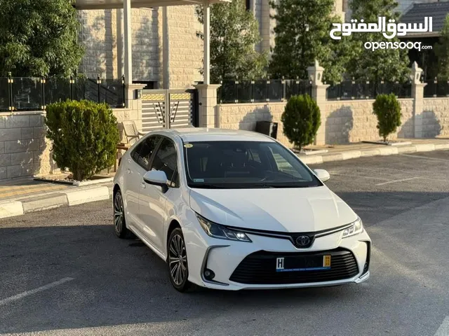 Toyota Corolla 1800 hybrid عداد قليل و ولا غرام بوية إضافات مميزة و بسعرررررررررررررر حررررررررقق
