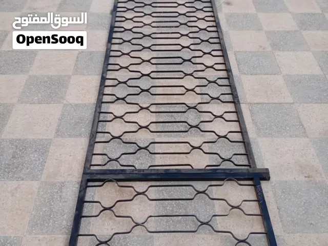 دربزين بلكون طول 16ونص متر  ودرج حديد شاحطين وبسطه شبابيك حمامات
