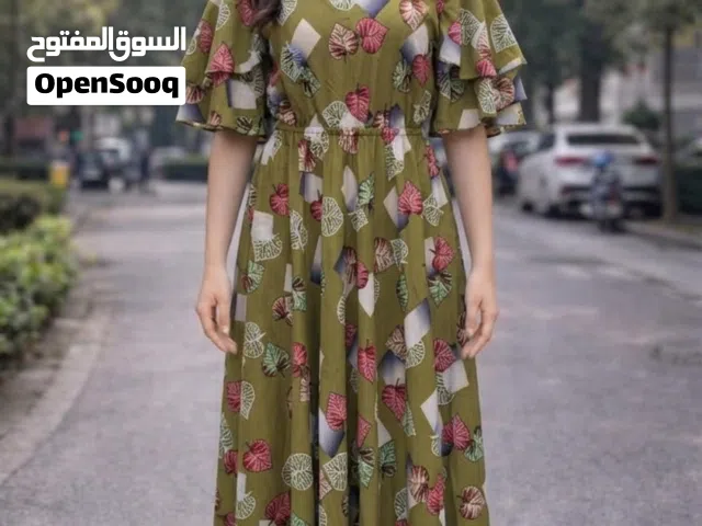 روب قطني واسع  فتحه الرقبه سبعه  ربل في الاكتاف  وفتحه كلش يلبس من وزن 50 حتى وزن 100مع ربطه بلخصر