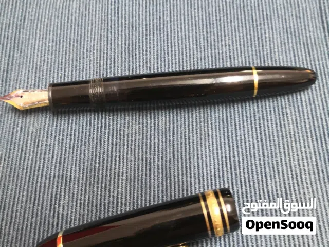 Mont blanc fountain pen, original gold tip، never been used قلم مونت بلانك اصلي، حبر سائل, لم يستخدم
