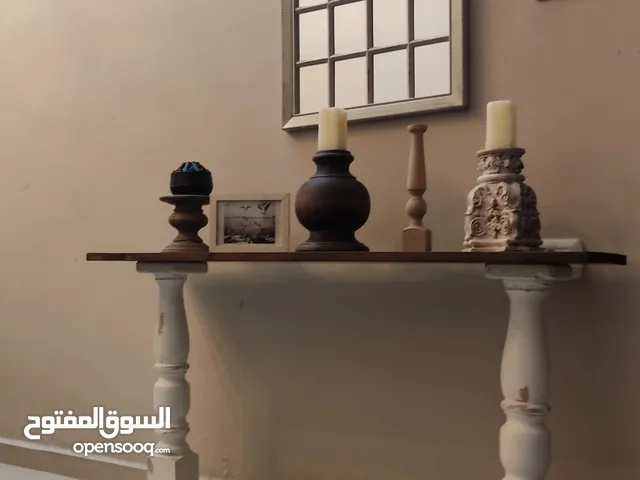 قنصل خشب مع مرايه