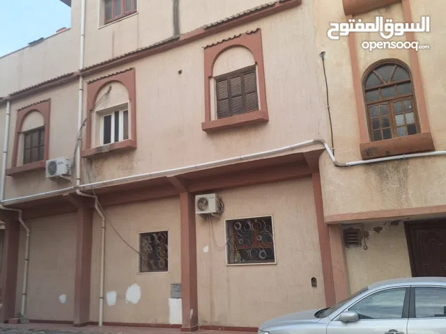 منزل للبيع ثلاثة أدوار في البطاطة خلف السجل المدني
