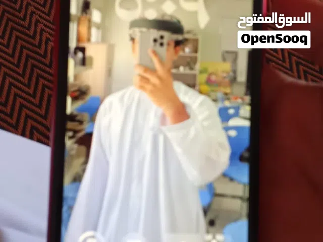آيفون للبيع ما يشكي من شي قابل