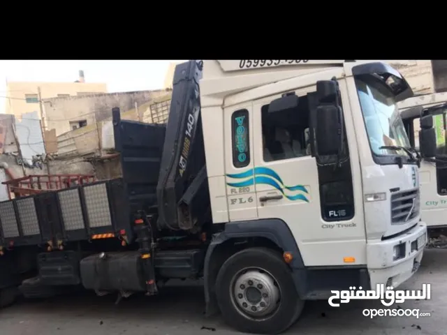 فولفو منوف مع قلاب