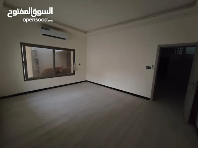 بيت 3 غرف وصاله ومطبخ وحمامات وكراج كبير