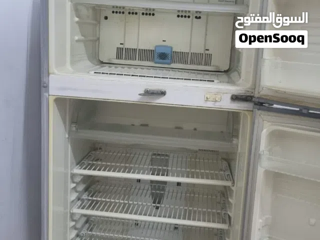 ثلاجه مع فريزل امورها طيبه