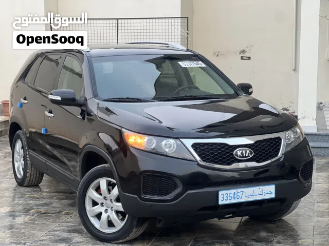 كيا سورينتو استيراد حديت وارد امريكا ماشيه 177 برقم الهيكل سليمه ضربه خفيفه في البروانتي الامامي فقط