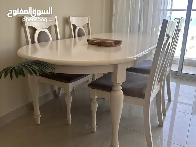 Dining table for 6 ( with 4 chairs )