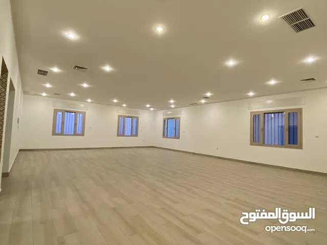 300 m2 4 Bedrooms Apartments for Rent in Hawally Jabriya