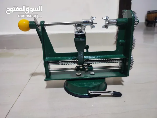 قشارة خضار وفواكة جديدة غير مستعملة بسعر 5 دنانير للبيع. بالكرتونة نوع Beno Casa