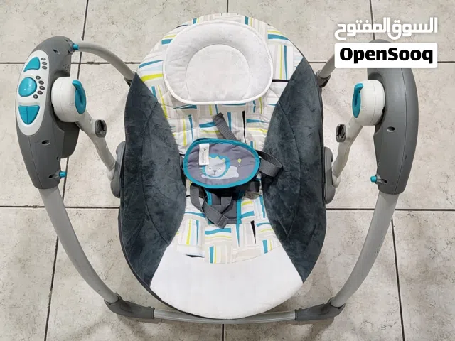 اغراض كرسي هزاز مع للاطفال ماركة جونيور مع نوعين مقعد للاطفال اخرى