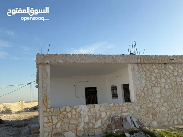 بسعر مغري جدا بيت ريفي للبيع في منطقة نادرة طريق جرش من المالك بسعر مغري مشجر زيتون مساحة ثلاث دنم
