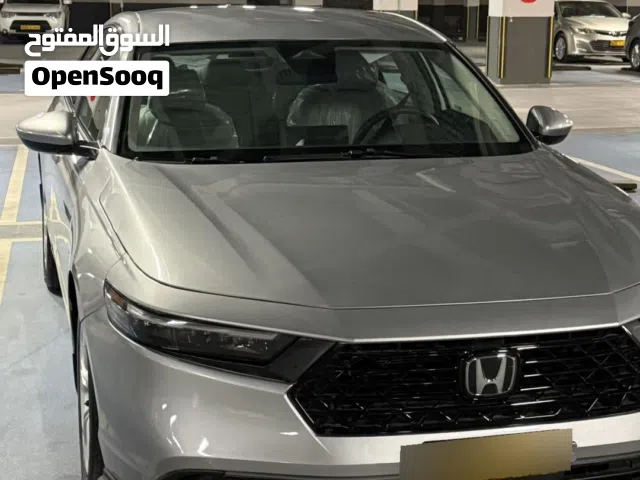 2025 هوندا اكورد LX