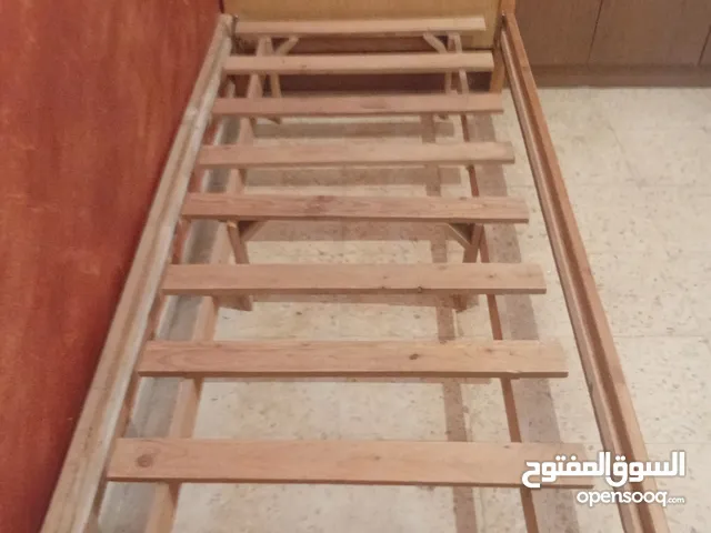 تخت للبيع نظيف