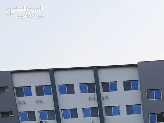 مدرسه تعمل بكفاءه كبرى موقع استراتيجي مميز