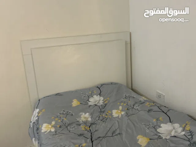 سرير للبيع حالاً