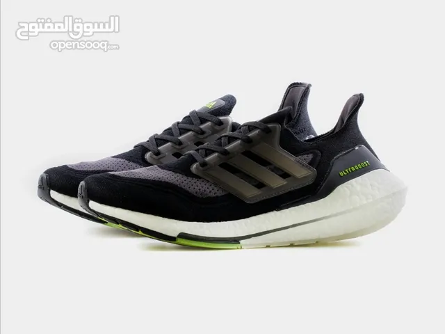 The Adidas Ultraboost 21 is the perfect shoe that combines fashion and performance.  Featuring a two