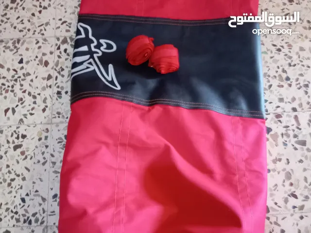 كيس ملاكمه طوله مترين تقريبا يتحمل الضغط والقوه