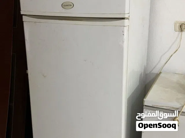 تلاجة ارسيتون ايطالية شغالة فوق ولوطة بسعر يابلاش 400 اقرا الوصف كويس