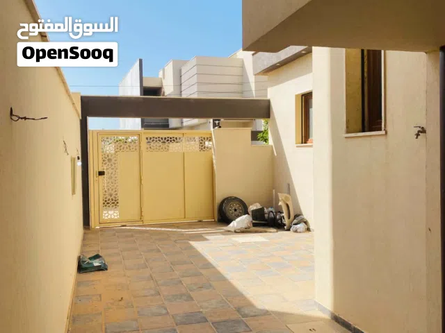 200 m2 4 Bedrooms Townhouse for Rent in Tripoli Tajura