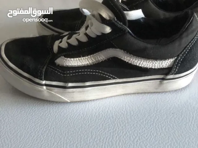 40 Sport Shoes in Amman