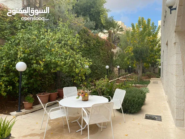 570 m2 More than 6 bedrooms Villa for Sale in Amman Um Uthaiena