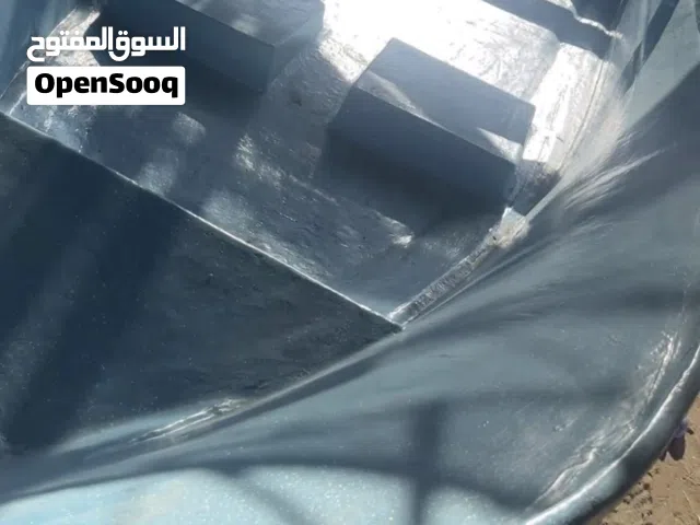 للبيع قارب صغير