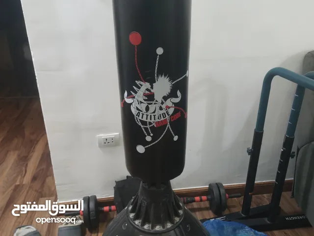 كيس ملاكمة ارضي مع قفازات ملاكمة وحامي للرأس