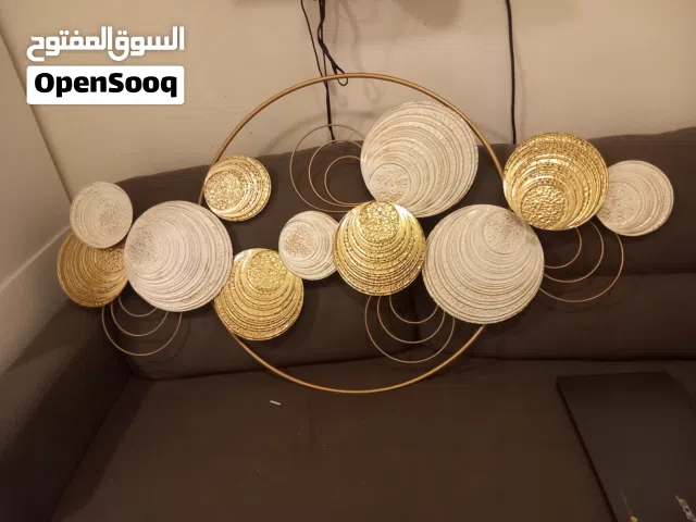 ديكور جدار منزلي معدني مودرن حجم كبير شكل فخم لمحبين المودرن والفخامة
