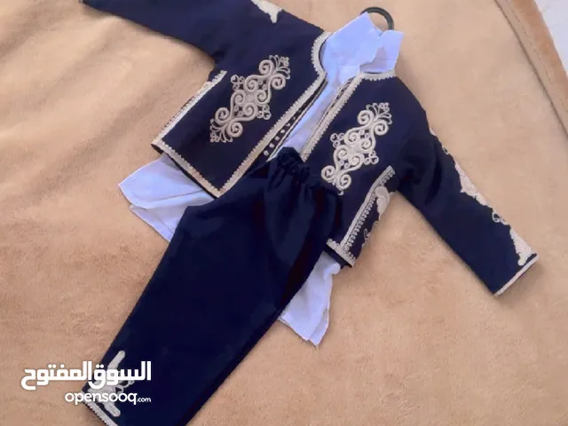 زبون عربي يلبس سنه ونص أو عامين خياطه يدويه لونه اسود