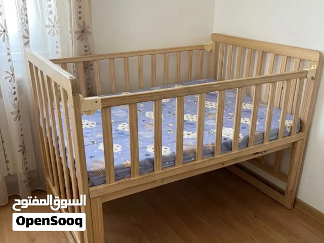 تخت اطفال مستعمل بحالة جيدة بسعر 65 التنين