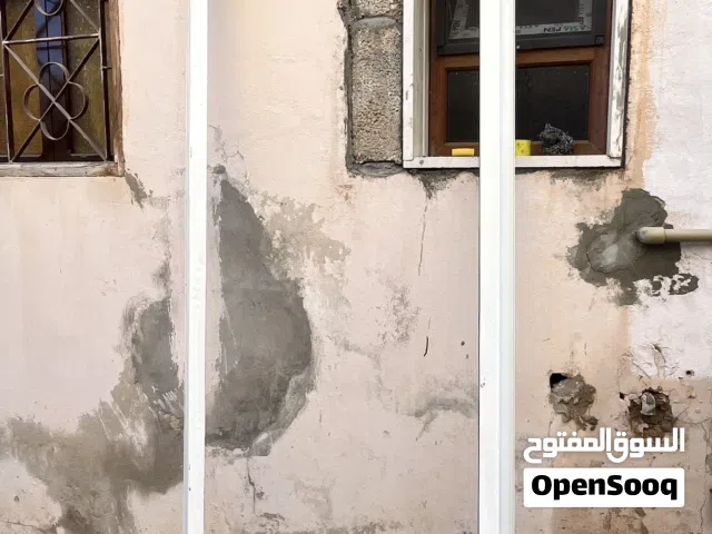 باب الامنيوم مستعمل استعمال نضيف