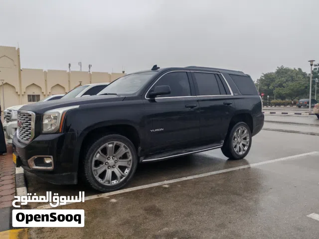 سيارة جي إم سي يوكن 2017 SLE أسود مرخصة بحالة جيدة مع تجهيزات متكاملة اول تسجيل