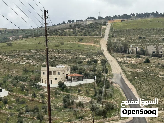 مزرعه للبيع ذات اطلاله خلابه على جبل وقريبه من الخدمات