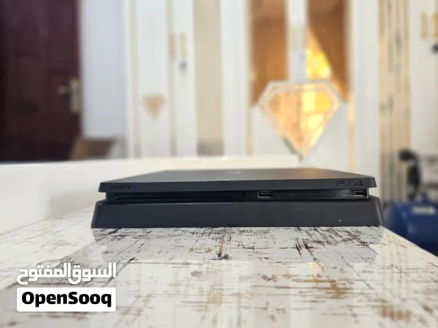 2 اجهزة PS4 سلم 9.00 مختم مع يدين بسعر التراب خربنا الاسعار على السوق !!!