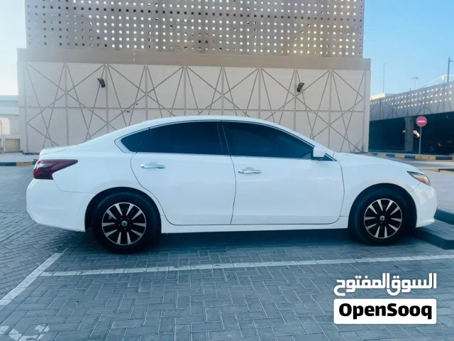Nissan Altima 2018 2.5L White Colour