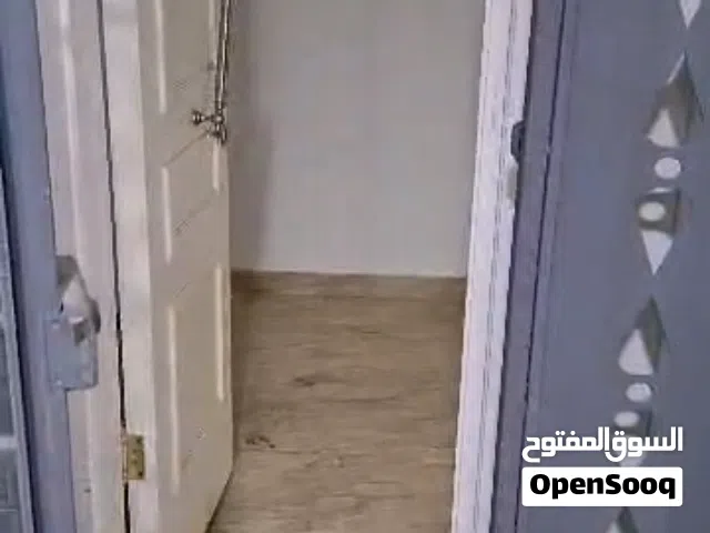 شقة للايجار تاجوراء بالقرب من طريق المشتل