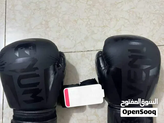 كفوف ملاكمة  ملعوب مباراتين فقط ( بعدهم جداد)  السعر 16  عاين قبل ما تشتري